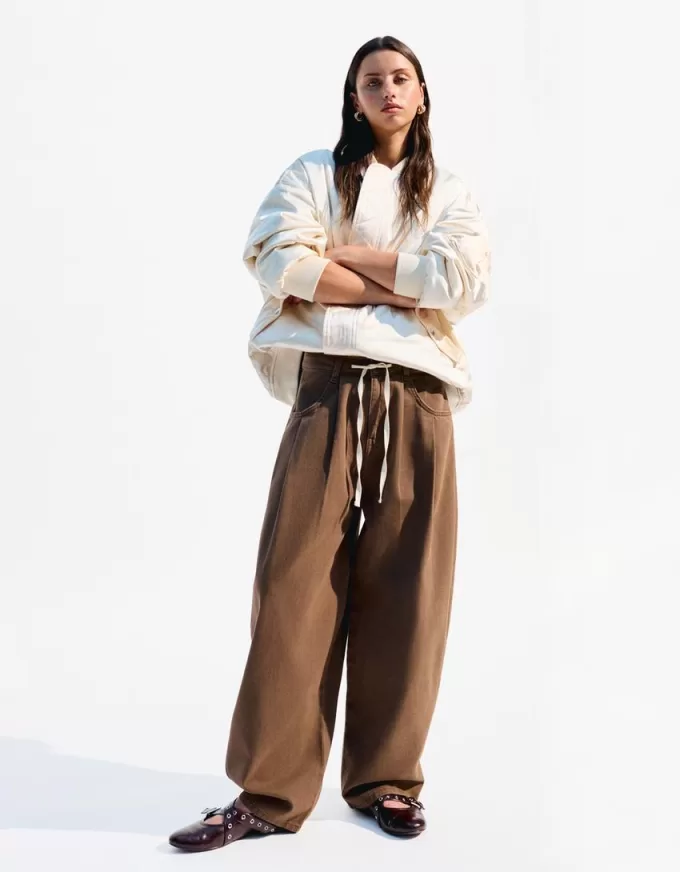 Pantalón fluido con pinzas Brown