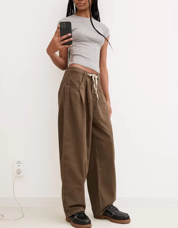 Pantalón fluido con pinzas Brown