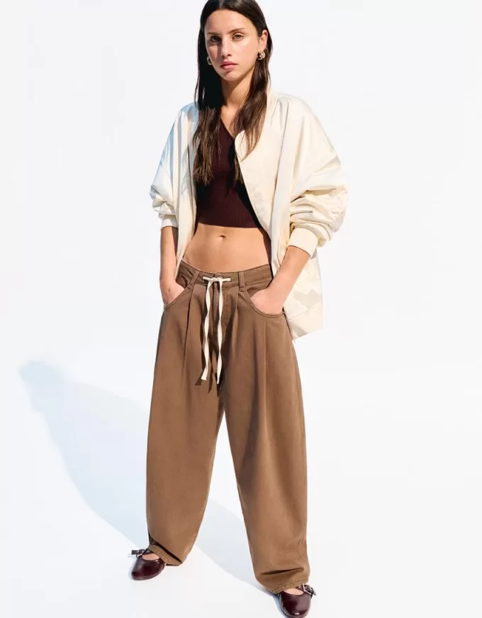 Pantalón fluido con pinzas Brown