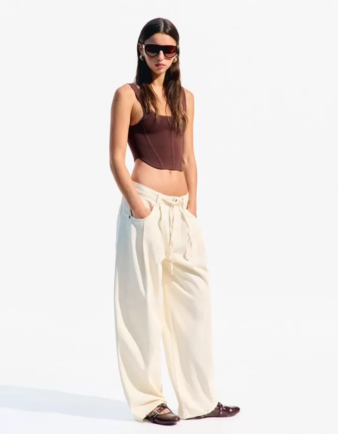 Pantalón fluido con pinzas Beige