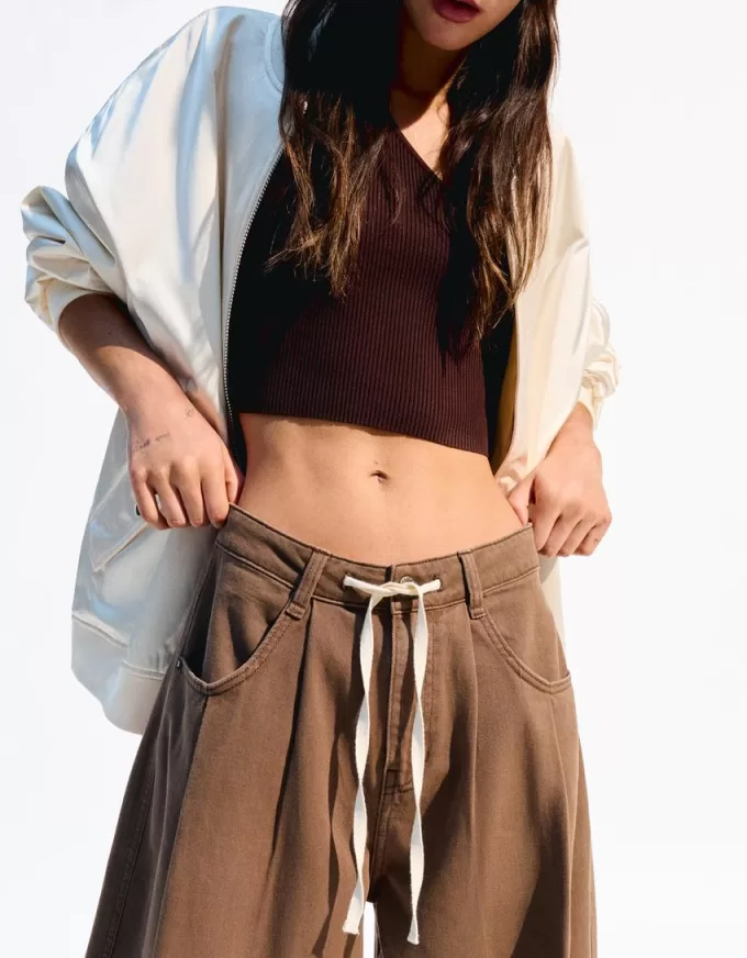 Pantalón fluido con pinzas Brown