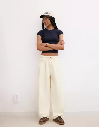 Pantalón fluido con pinzas Beige