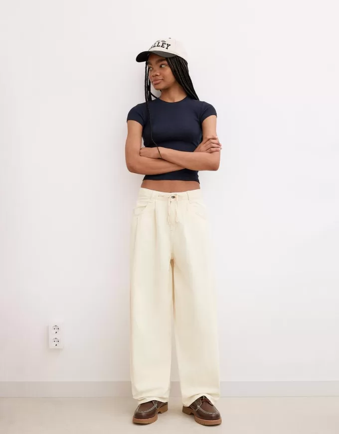 Pantalón fluido con pinzas Beige
