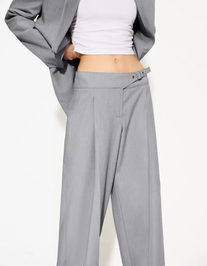 Pantalón pinzas hebilla Grey