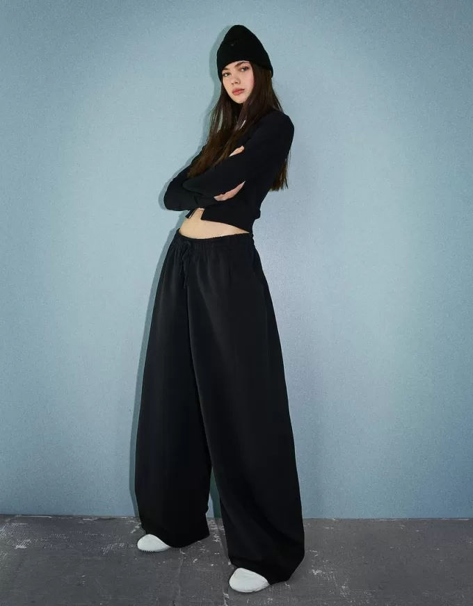 Pantalones tipo sudadera de material tipo barril Black