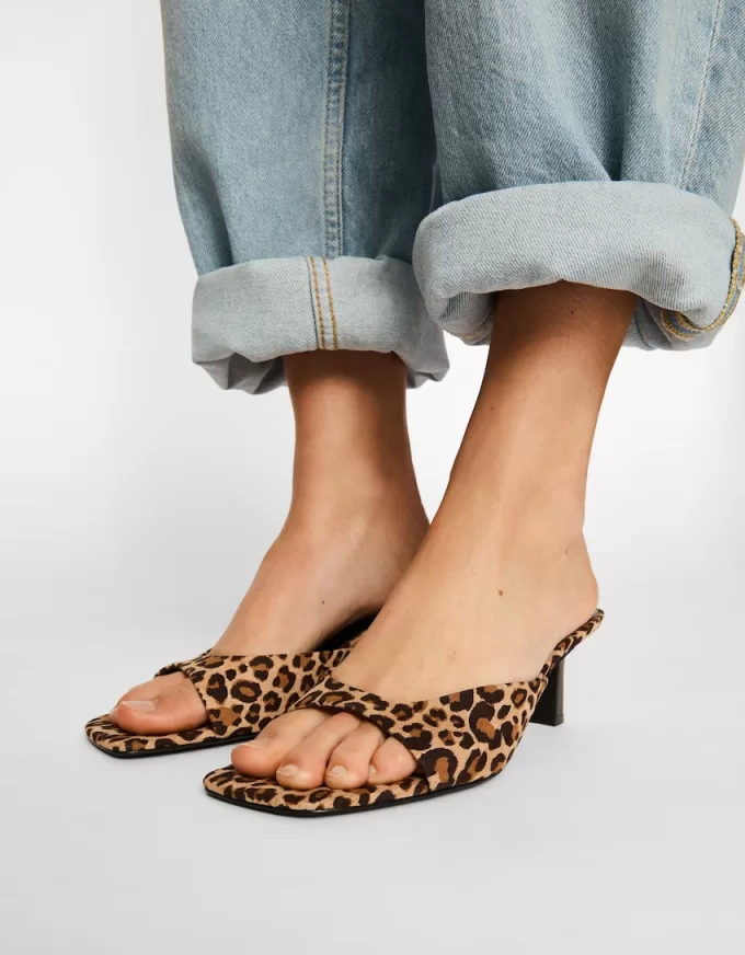 Sandalias de tacón con estampado animal ANIMAL PRINT