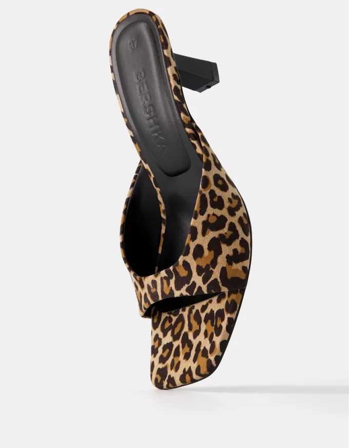 Sandalias de tacón con estampado animal ANIMAL PRINT
