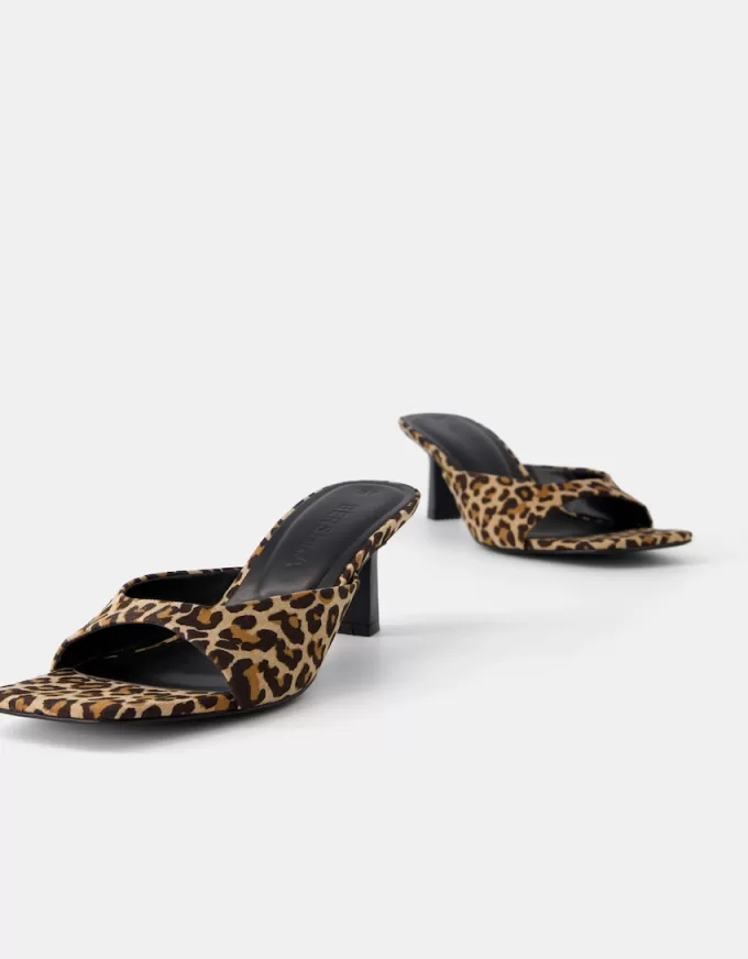 Sandalias de tacón con estampado animal ANIMAL PRINT