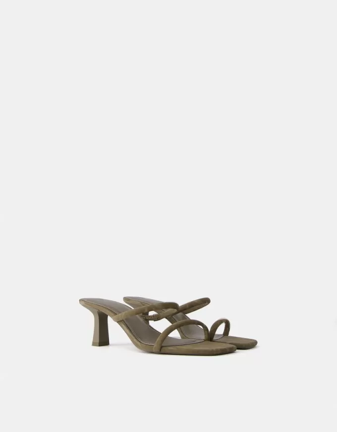 Sandalias de tacón kitty con doble tira KHAKI