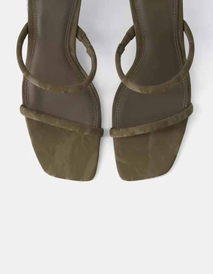 Sandalias de tacón kitty con doble tira KHAKI