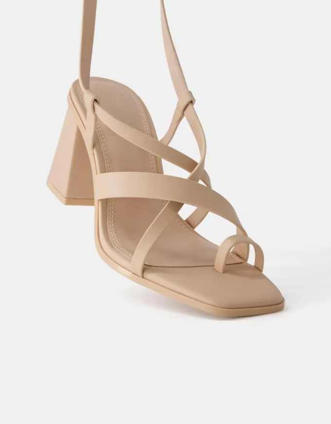 Sandalias multitiras con tacón bloque BEIGE Sandalias multitiras con tacón bloque BEIGE