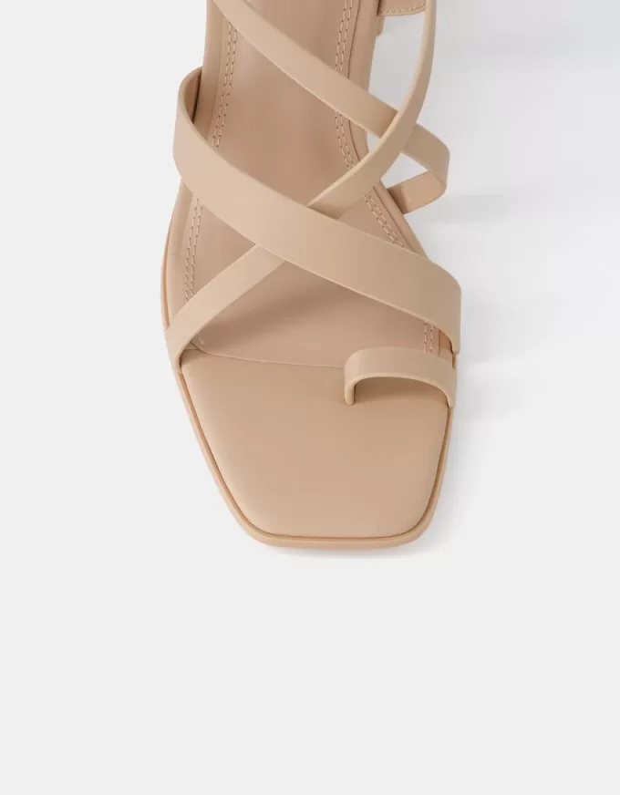 Sandalias multitiras con tacón bloque BEIGE Sandalias multitiras con tacón bloque BEIGE