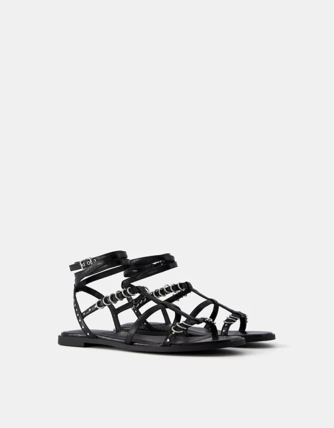 Sandalias planas con detalle de anilla. BLACK