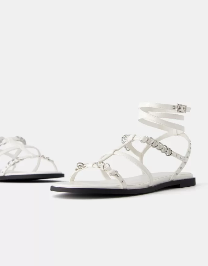 Sandalias planas con detalle de anilla. WHITE