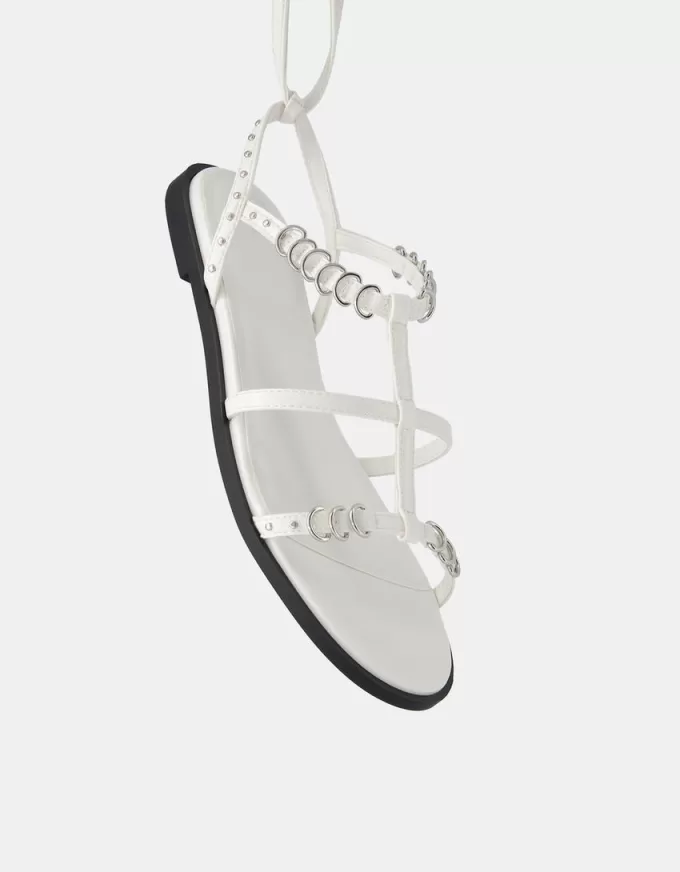 Sandalias planas con detalle de anilla. WHITE