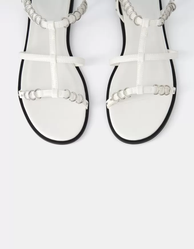 Sandalias planas con detalle de anilla. WHITE