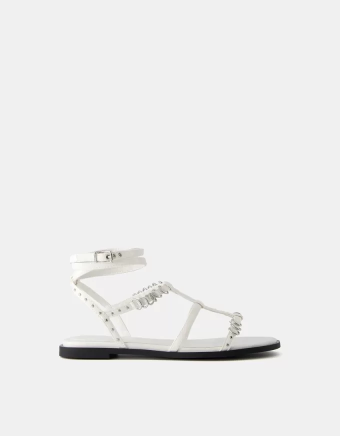 Sandalias planas con detalle de anilla. WHITE