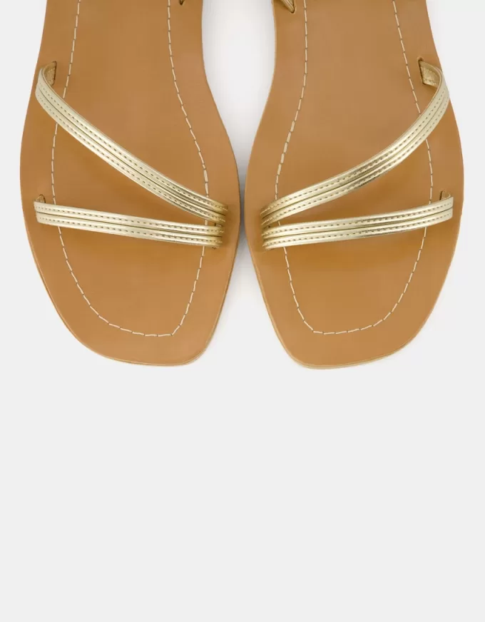 Sandalias planas con tira metalizada Gold Sandalias planas con tira metalizada Gold