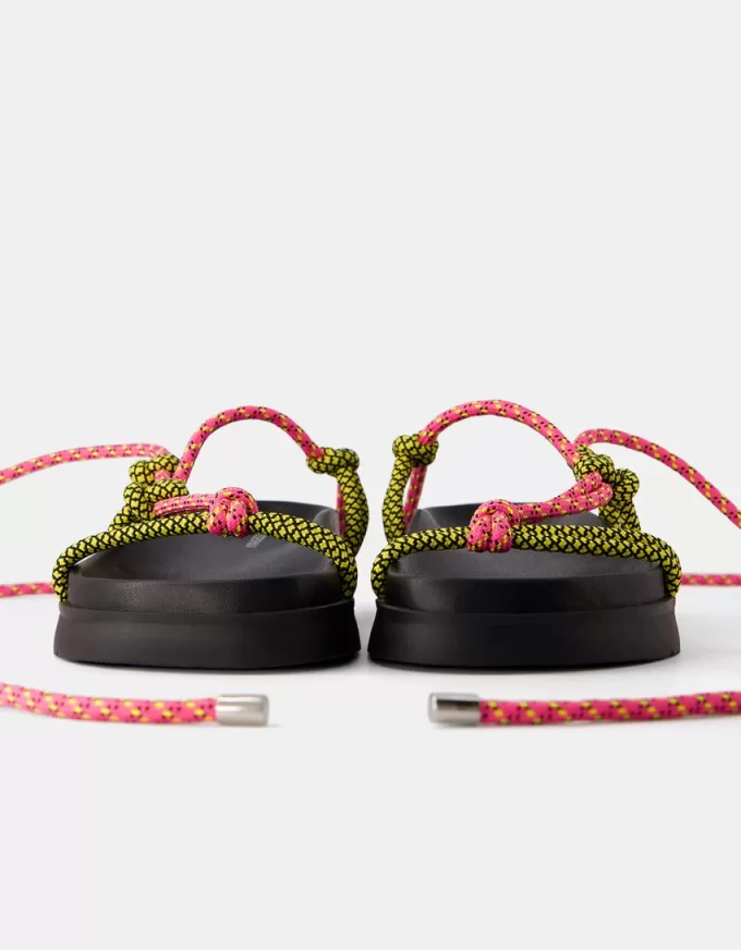 Sandalias planas de cuerda Multicolored Sandalias planas de cuerda Multicolored