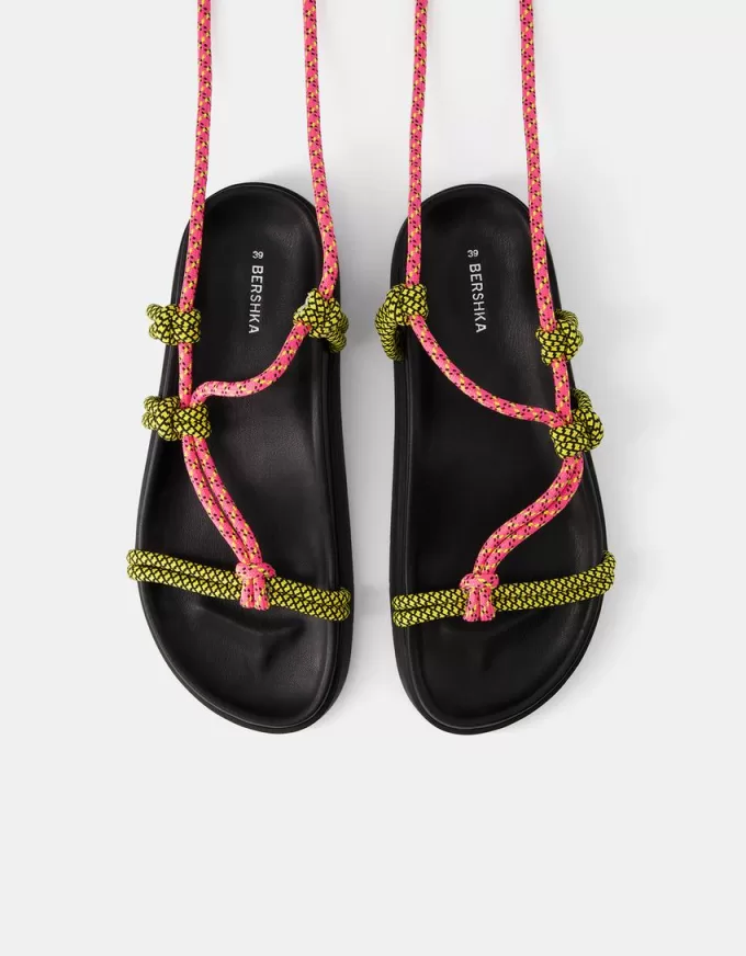 Sandalias planas de cuerda Multicolored Sandalias planas de cuerda Multicolored