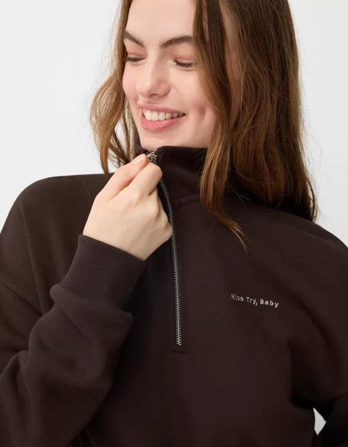 Sudadera con cremallera y bordado Brown
