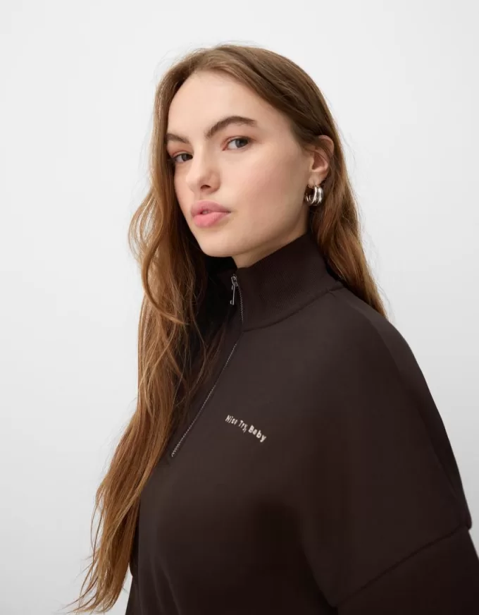 Sudadera con cremallera y bordado Brown