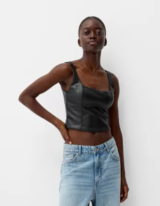 Top ajustado Black