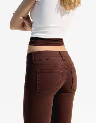 Vaqueros bootcut de talle bajo Brown