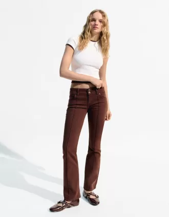 Vaqueros bootcut de talle bajo Brown