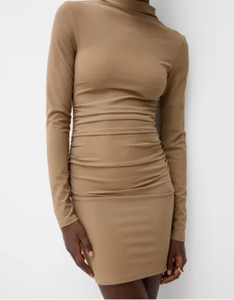 Vestido corto de manga larga Camel