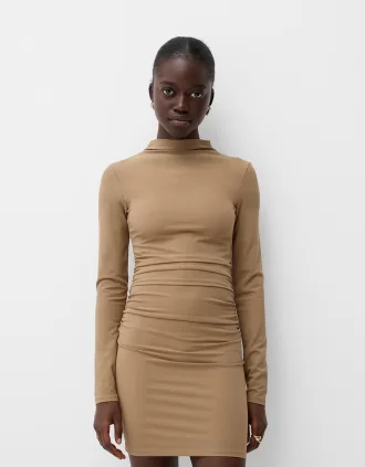 Vestido corto de manga larga Camel