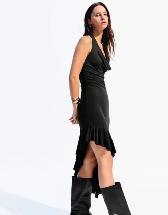Vestido midi con bajo asimétrico de BERSHKA SERIES Black