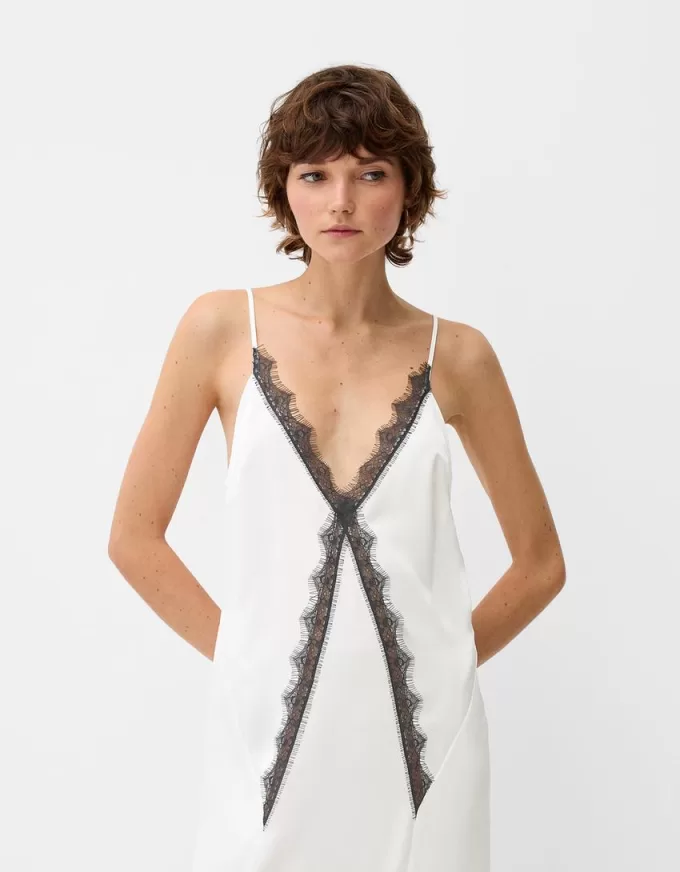 Vestido midi de encaje satinado Off white Vestido midi de encaje satinado Off white