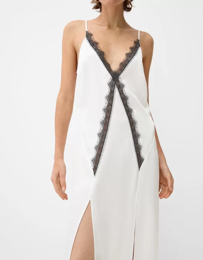 Vestido midi de encaje satinado Off white Vestido midi de encaje satinado Off white