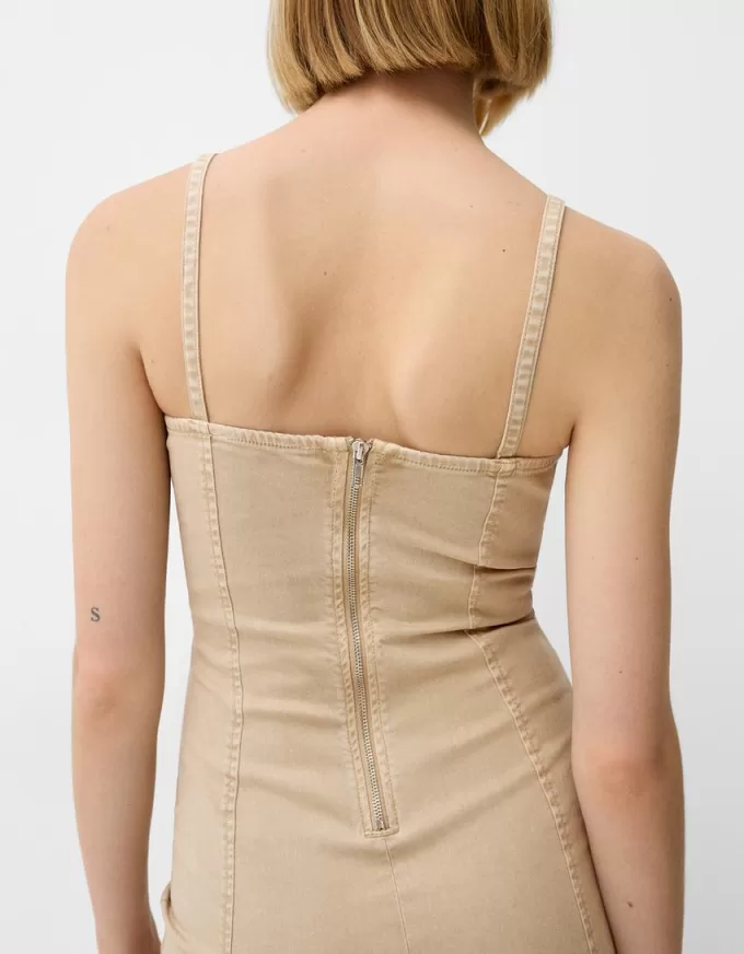 Vestido midi de sarga con tirantes y detalles de costuras Camel