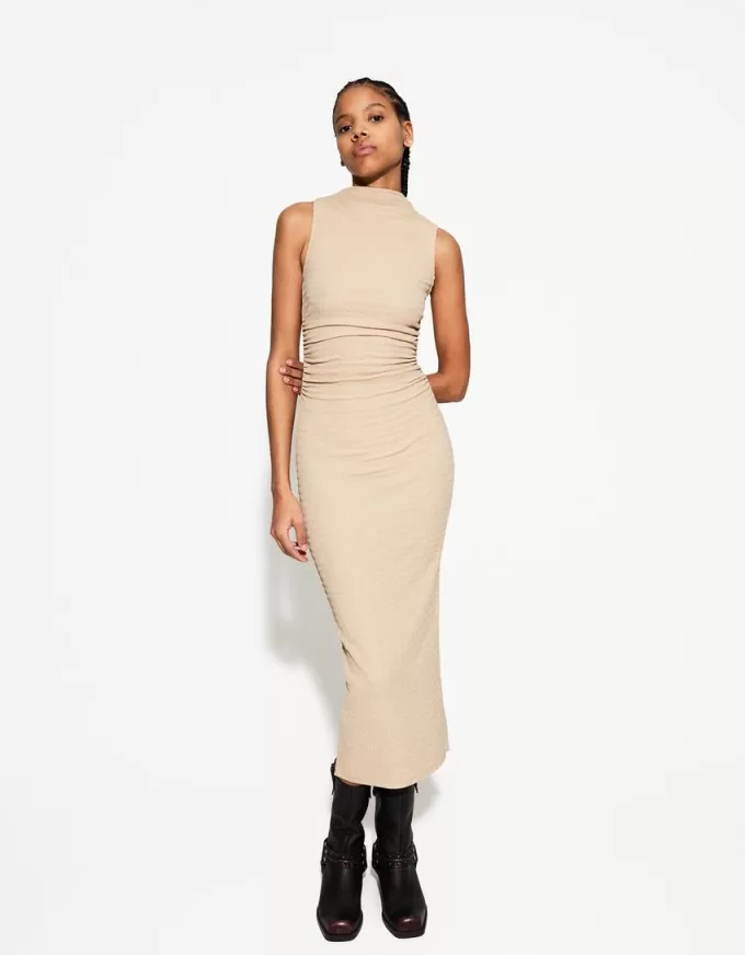 Vestido midi entallado con textura Sand