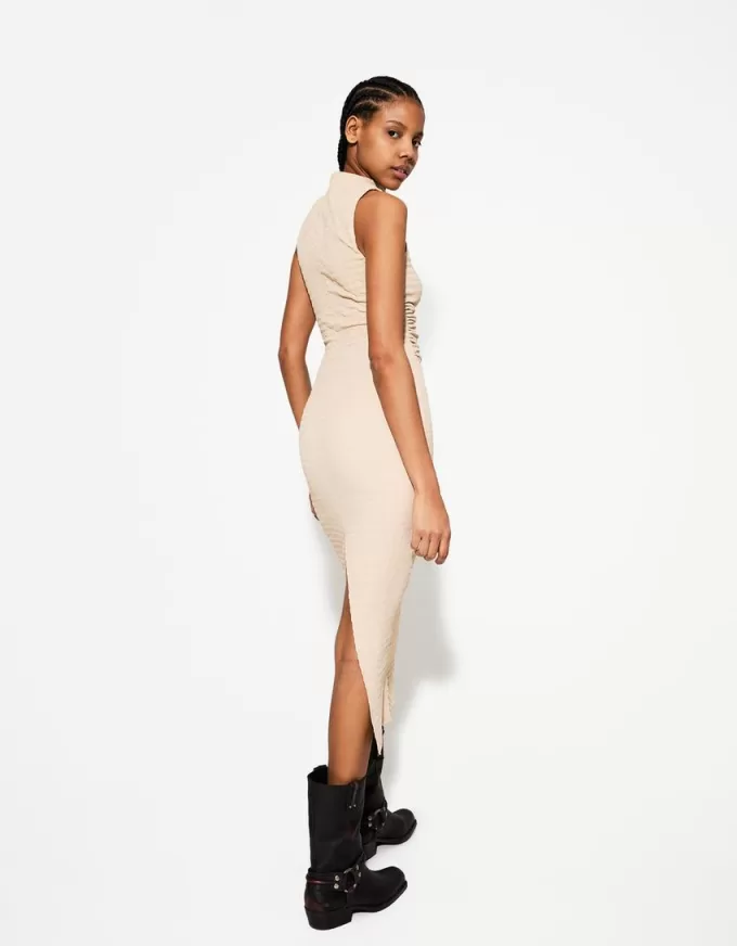 Vestido midi entallado con textura Sand