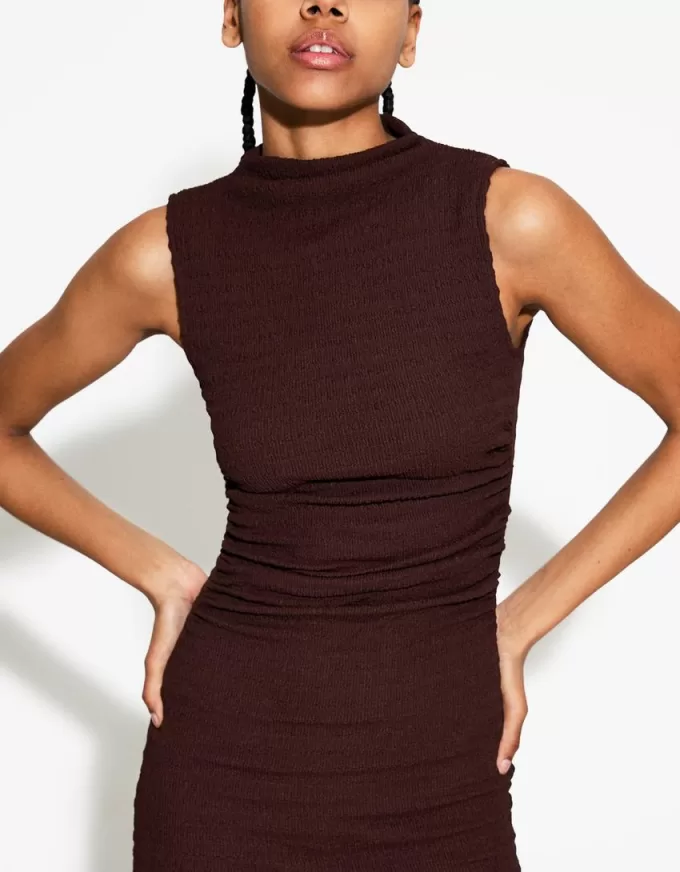 Vestido midi entallado con textura Brown