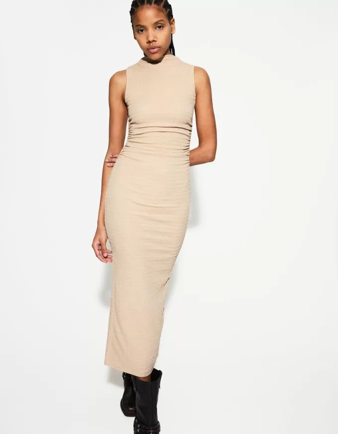 Vestido midi entallado con textura Sand