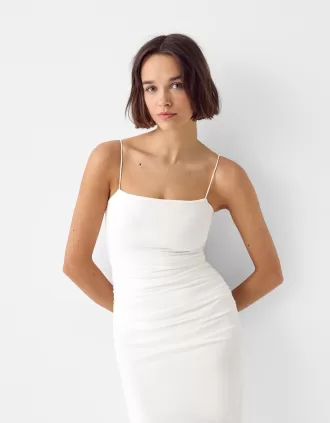 Vestido midi fruncido con tirantes Off white