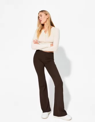 pantalones acampanados Brown