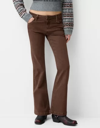 pantalones acampanados de sarga Brown